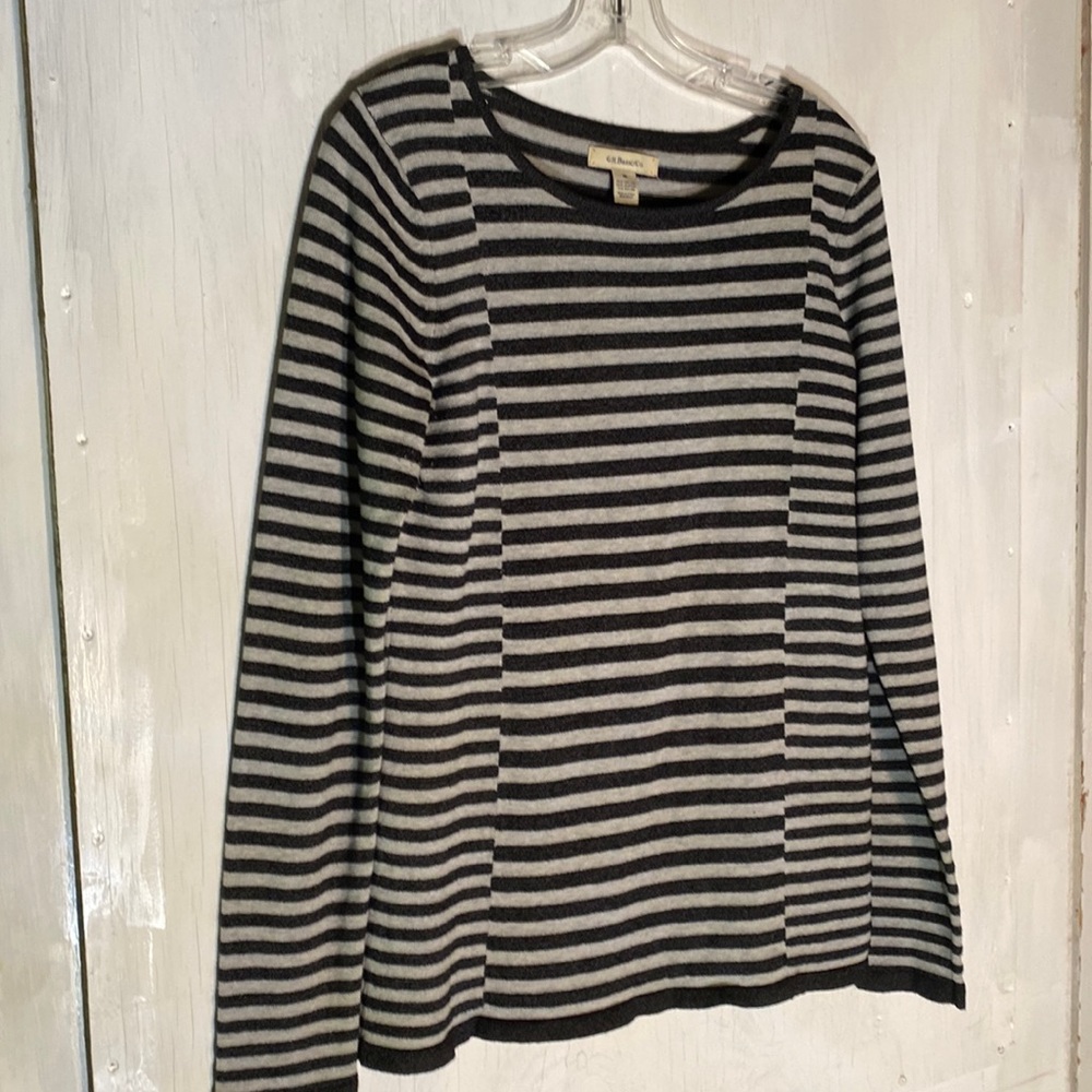 G.H. Bass & Co Sz M Posh Soft Stripped Sweater - Light & Warm